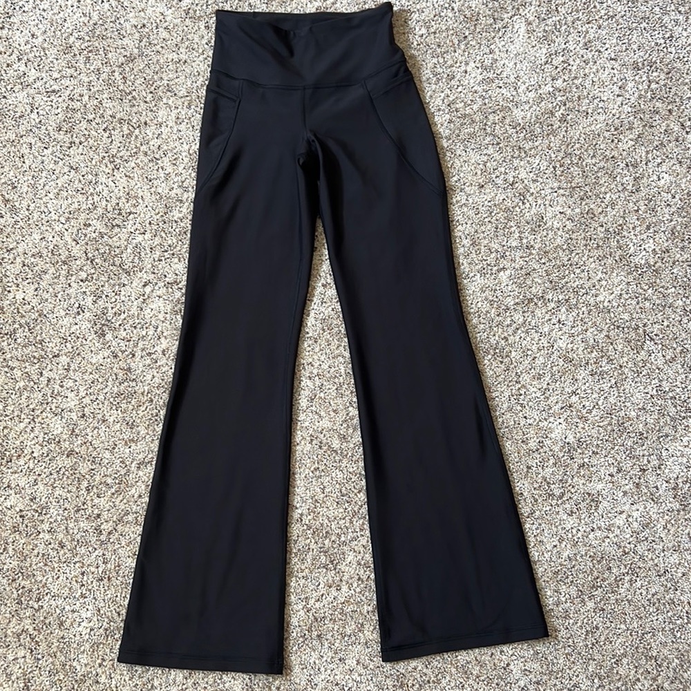 Old Navy medium active powersoft high-rise slim boot-cut go-dry leggings B-14